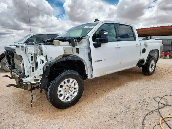 2021 Chevrolet Silverado 2500HD LT, VIN 1GC1YNEY6MF311704 — Partial repair