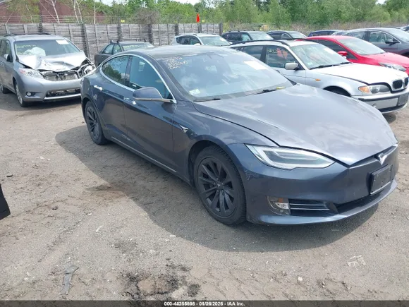 2020 Tesla Model S Long Range, VIN 5YJSA1E27LF406692 — Side