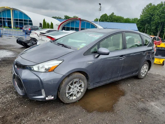 2016 Toyota Prius Five, VIN JTDZN3EU4GJ042956 — Front end