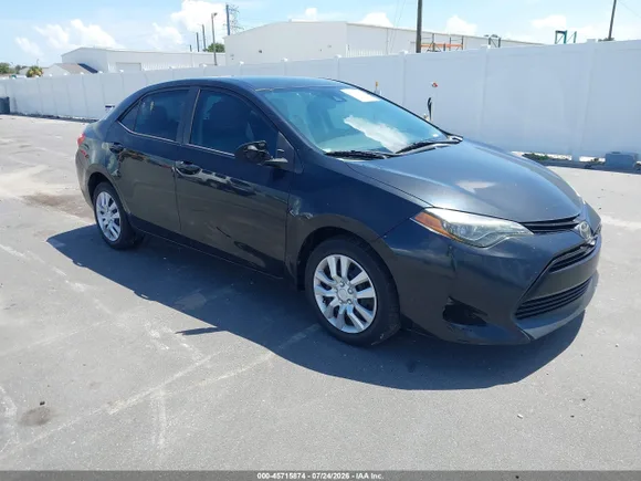 2018 Toyota Corolla LE, VIN 5YFBURHE4JP784160 — Normal wear