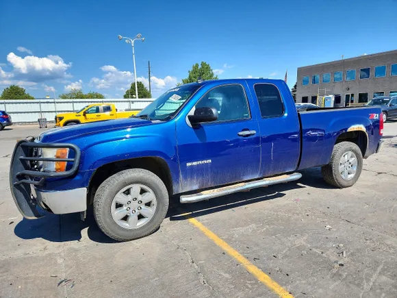 2013 GMC Sierra 1500 SLE, VIN 1GTR2VE72DZ303917 — Rear end