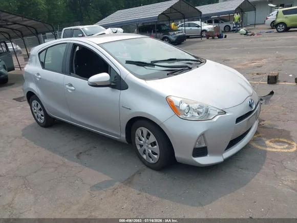 2014 Toyota Prius Two, VIN JTDKDTB3XE1081693 — Front end