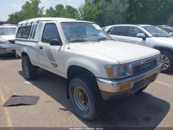 1989 Toyota Pickup DLX, VIN JT4RN01P4K4013334 — Normal wear