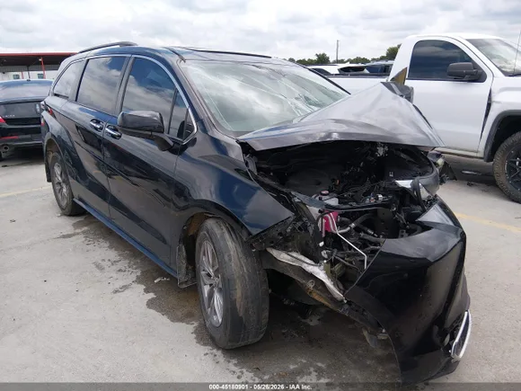 2022 Toyota Sienna XLE, VIN 5TDJRKEC3NS095313 — Front end