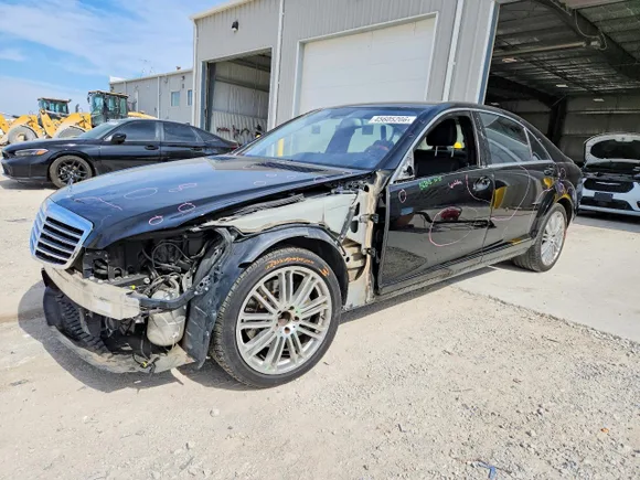 2009 Mercedes-Benz S 550, VIN WDDNG86X19A263275 — Front end