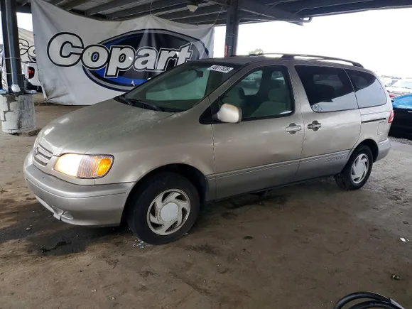 2002 Toyota Sienna LE, VIN 4T3ZF13C22U481739 — Minor dents and scratches