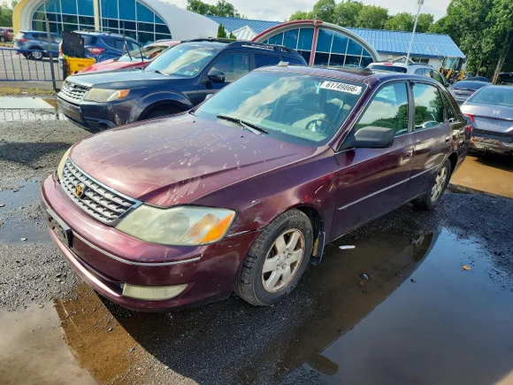 2004 Toyota Avalon XL, VIN 4T1BF28B44U363114 — Front end