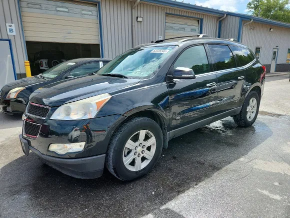 2010 Chevrolet Traverse 1LT, VIN 1GNLVFED4AJ218913 — Side
