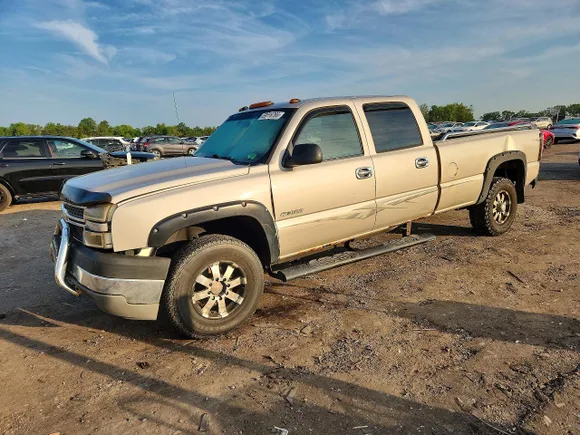 2005 Chevrolet Silverado 3500 SRW LS, VIN 1GCHK33U35F931691 — Front end