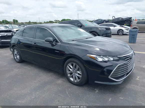 2019 Toyota Avalon Hybrid XSE, VIN 4T1B21FB9KU006307 — Rear end
