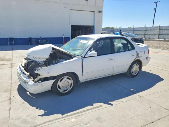 1998 Toyota Corolla LE, VIN 1NXBR18EXWZ019155 — Front end