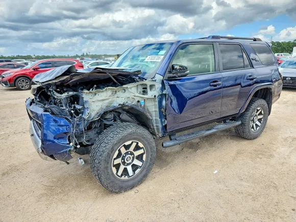 2019 Toyota 4Runner TRD Off Road Premium, VIN JTEBU5JR7K5646290 — Front end