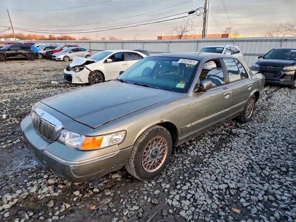 2002 Mercury Grand Marquis GS, VIN 2MEFM74W42X650412 — Rear end