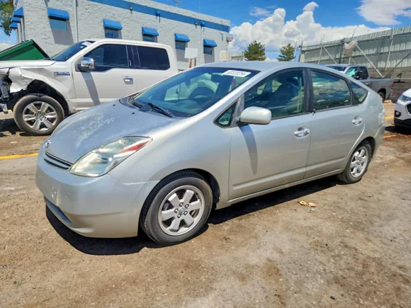 2004 Toyota Prius, VIN JTDKB20U840084205 — Front end
