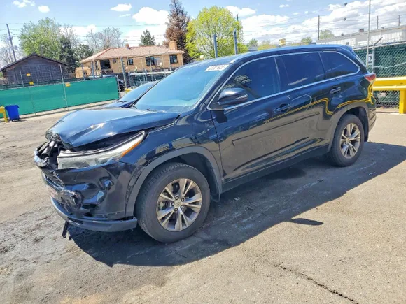 2015 Toyota Highlander XLE, VIN 5TDJKRFH8FS108713 — Front end