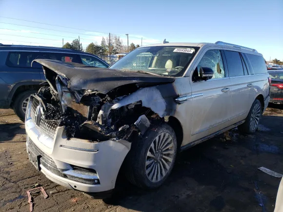 2021 Lincoln Navigator Reserve, VIN 5LMJJ3LT8MEL01173 — Engine fire