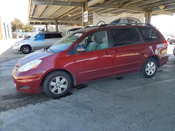 2007 Toyota Sienna LE, VIN 5TDZK23CX7S092549 — Rear end