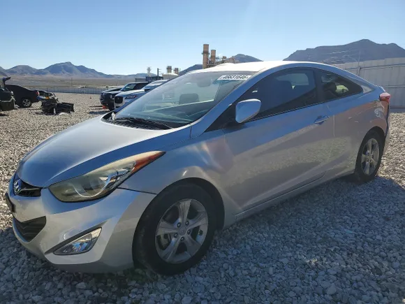 2013 Hyundai Elantra SE, VIN KMHDH6AE1DU007430 — Minor dents and scratches