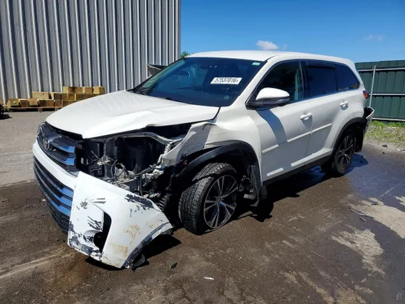 2019 Toyota Highlander LE, VIN 5TDBZRFH9KS724205 — Front end