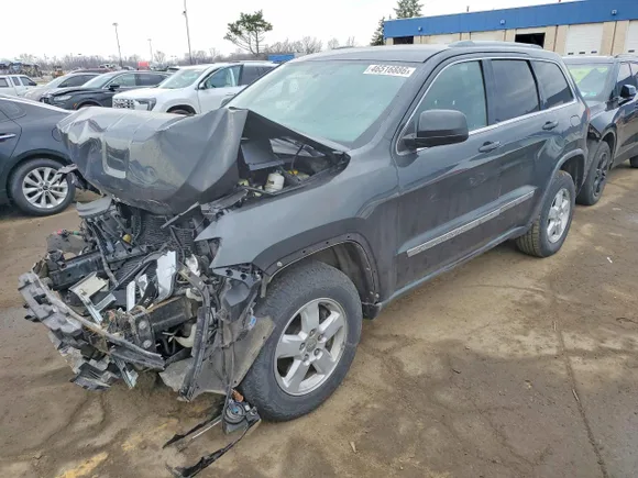 2011 Jeep Grand Cherokee Laredo, VIN 1J4RR4GG5BC678939 — Front end