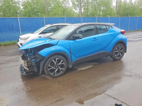 2019 Toyota C-HR XLE, VIN NMTKHMBX8KR067172 — Front end