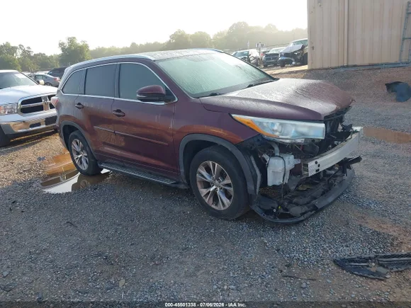 2015 Toyota Highlander XLE, VIN 5TDKKRFH3FS113404 — Front end