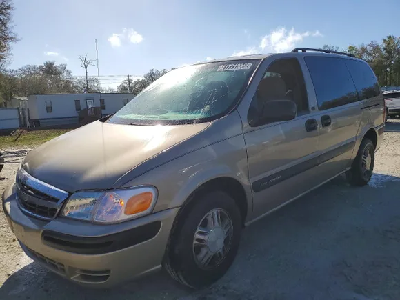 2005 Chevrolet Venture LS, VIN 1GNDV23E05D122919 — Front end