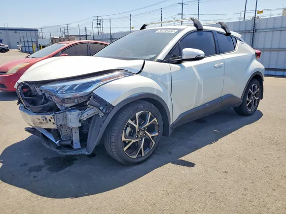 2022 Toyota C-HR XLE, VIN NMTKHMBX1NR144596 — Front end