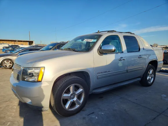 2013 Chevrolet Avalanche LS, VIN 3GNMCEE0XDG346077 — Vandalism