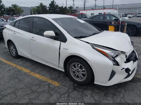 2017 Toyota Prius Three, VIN JTDKARFU0H3053800 — Front end