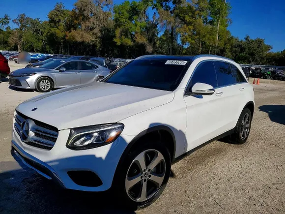 2019 Mercedes-Benz GLC 300, VIN WDC0G4JB3KV134410 — Minor dents and scratches