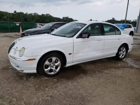 2000 Jaguar S-Type V6, VIN SAJDA01C0YFL51640 — Side