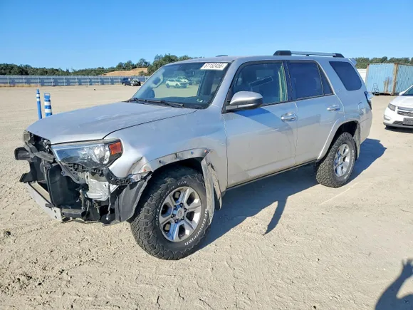 2019 Toyota 4Runner TRD Off Road Premium, VIN JTEBU5JR7K5678379 — Front end