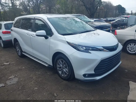 2025 Toyota Sienna XLE, VIN 5TDYRKEC0SS272720 — Не указано