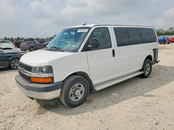 2015 Chevrolet Express Passenger 1LT, VIN 1GAZGYFG0F1206694 — Rear end