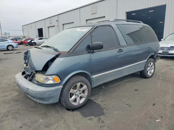 1994 Toyota Previa, VIN JT3AC11R4R1121222 — Front end