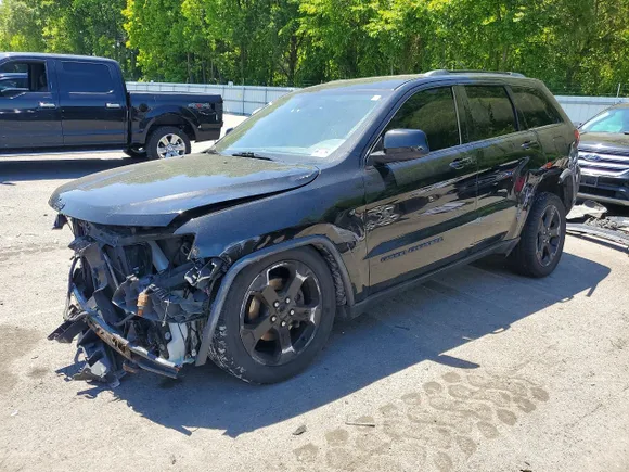 2020 Jeep Grand Cherokee Altitude, VIN 1C4RJFAG1LC138779 — Front end