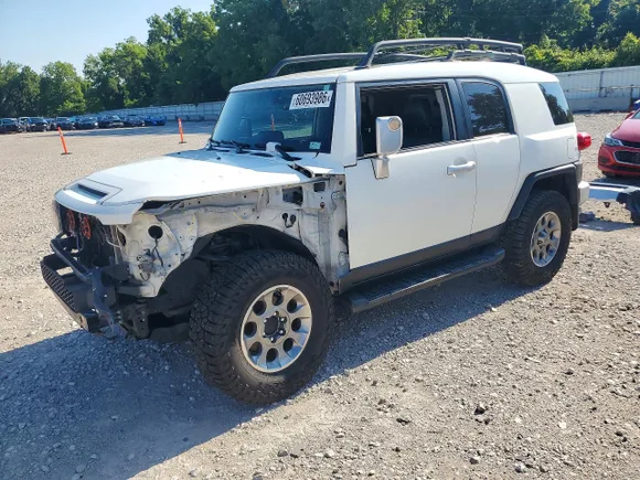 2011 Toyota FJ Cruiser, VIN JTEBU4BFXBK101975 — Front end