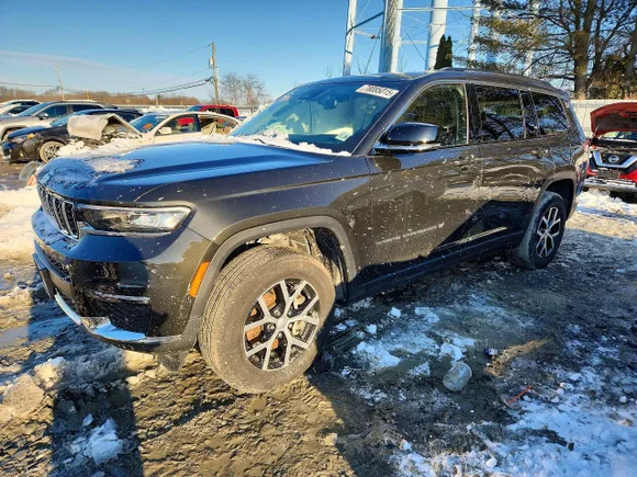2023 Jeep Grand Cherokee Limited, VIN 1C4RJKBG1P8852718 — Side