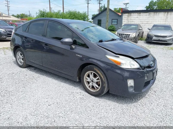 2011 Toyota Prius IV, VIN JTDKN3DUXB0317263 — Front end
