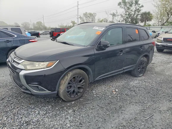 2018 Mitsubishi Outlander SE, VIN JA4AD3A32JZ020082 — Front end