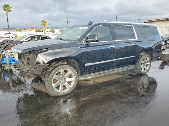 2020 Cadillac Escalade ESV Luxury, VIN 1GYS3HKJ7LR159418 — Front end