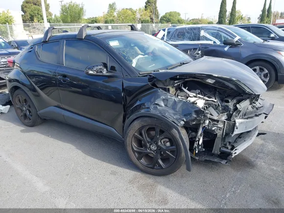 2021 Toyota C-HR XLE, VIN JTNKHMBX2M1099225 — Front end