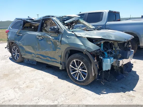 2017 Toyota Highlander XLE, VIN 5TDKZRFHXHS190012 — Fresh water flood