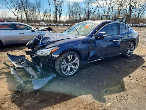 2019 Infiniti Q70 Luxe, VIN JN1BY1PR2KM725156 — Front end