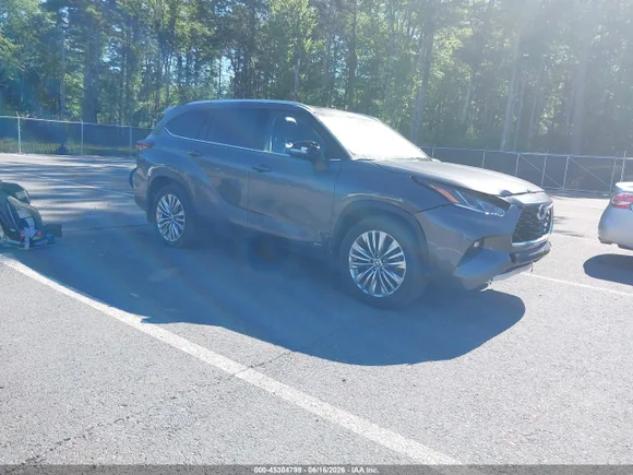 2024 Toyota Highlander Hybrid Platinum, VIN 5TDEBRCHXRS630446 — Roof