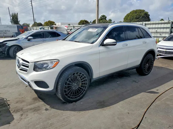 2018 Mercedes-Benz GLC 300, VIN WDC0G4JB2JV037391 — Normal wear