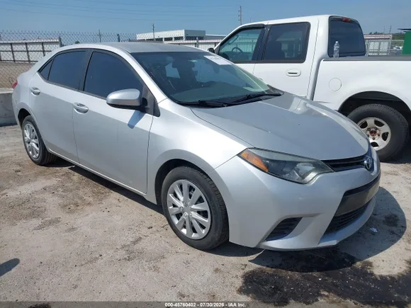 2015 Toyota Corolla S Plus, VIN 5YFBURHEXFP329773 — Normal wear