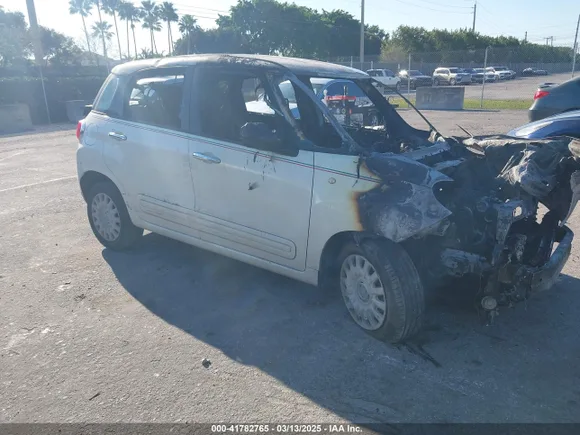2014 FIAT 500L Pop, VIN ZFBCFAAH0EZ013567 — Engine fire