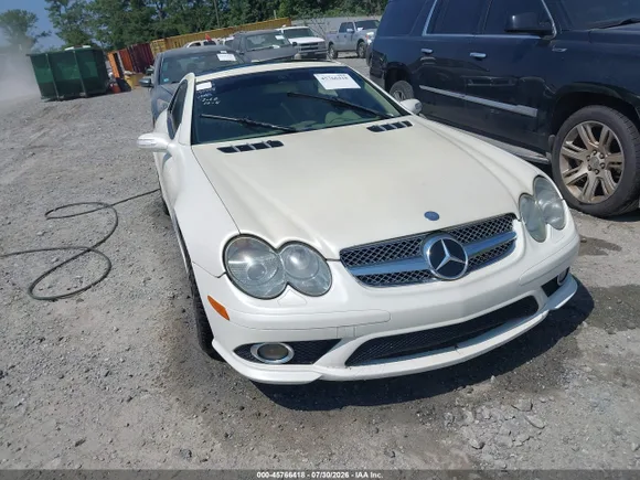 2008 Mercedes-Benz SL 550, VIN WDBSK71F28F137494 — Side